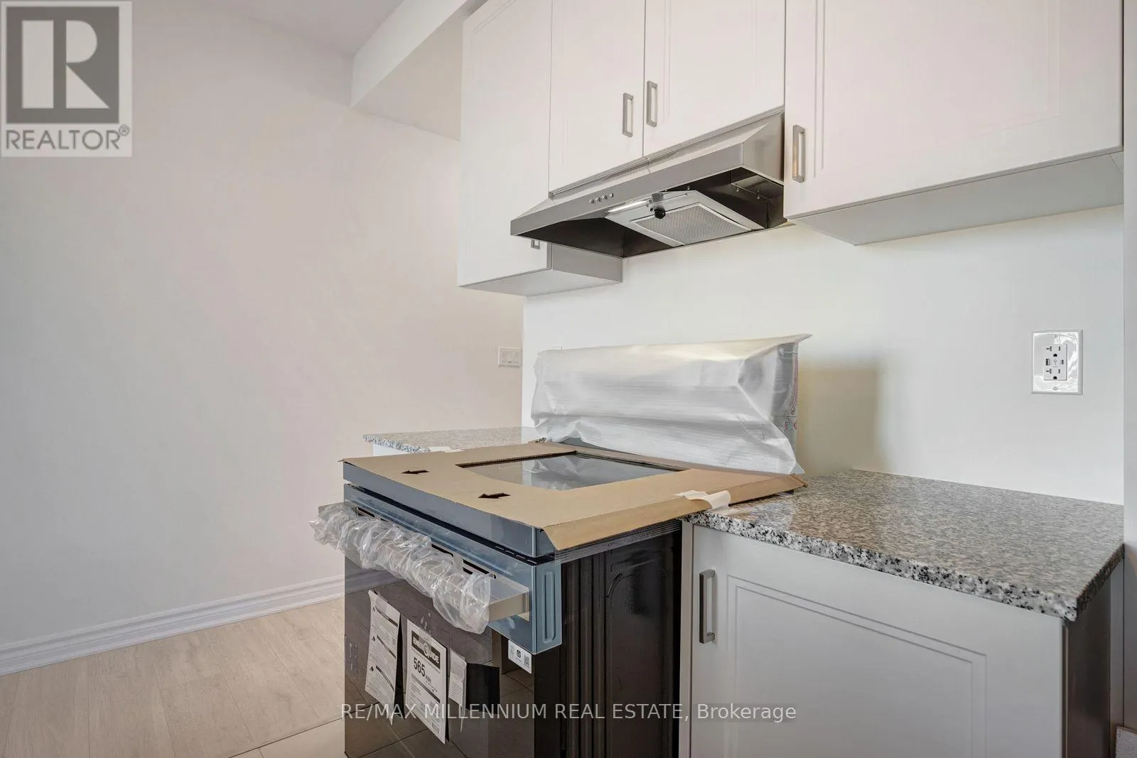 MAIN - 10 THORNBIRD CRESCENT