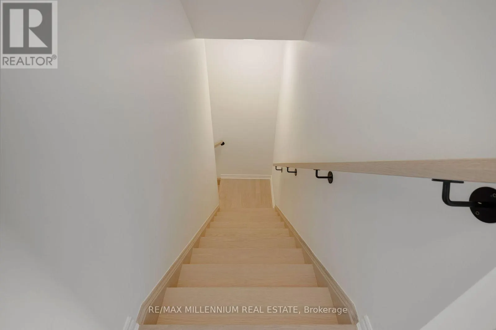 MAIN - 10 THORNBIRD CRESCENT