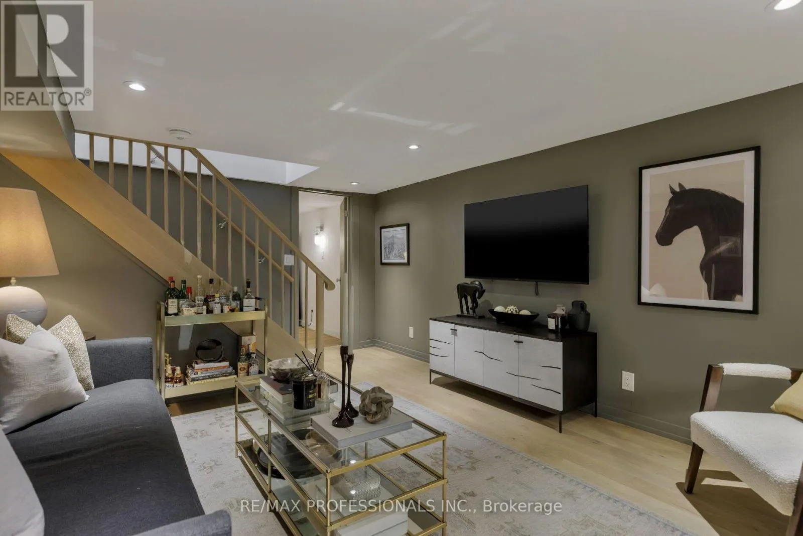 8 GLENN MURRAY DRIVE
