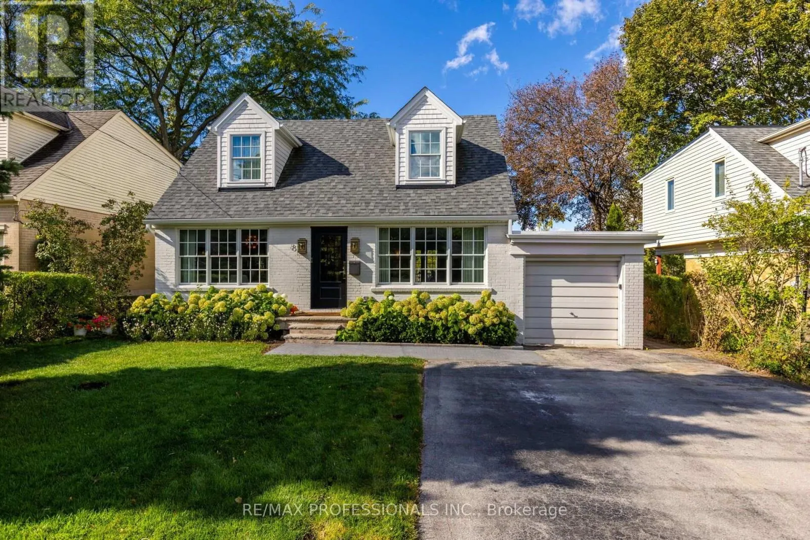 8 GLENN MURRAY DRIVE