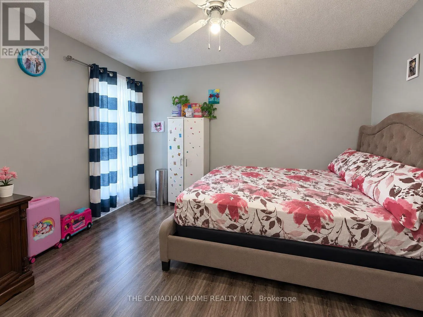 15 HINCHLEY WOOD GROVE
