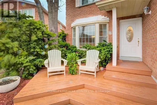 8 WILLOWCREST COURT