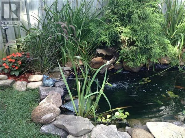8 WILLOWCREST COURT