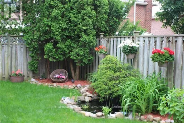 8 WILLOWCREST COURT