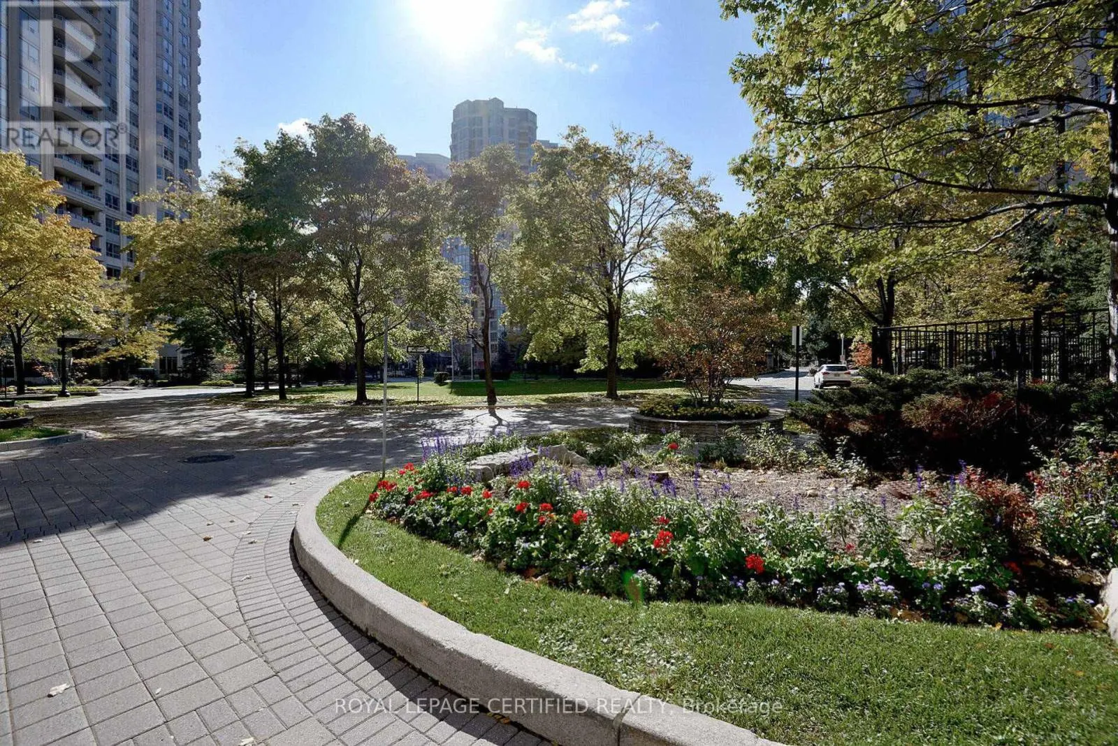 507 - 35 KINGSBRIDGE GARDEN CIRCLE