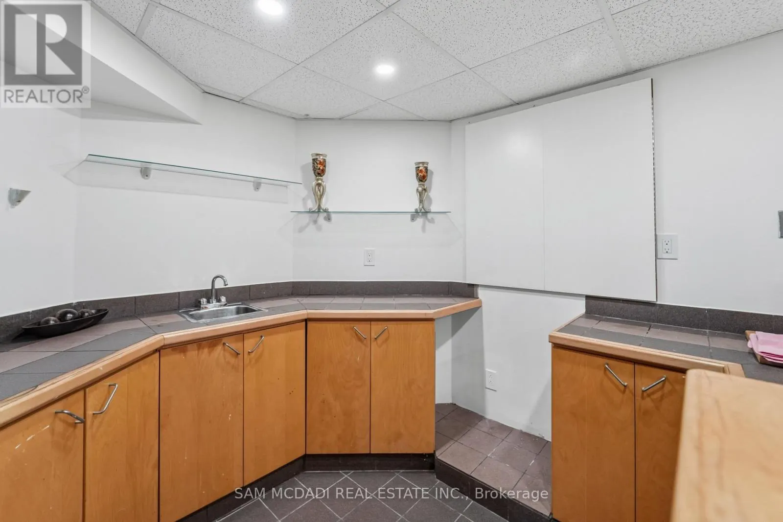 3071 BAYBERRY DRIVE