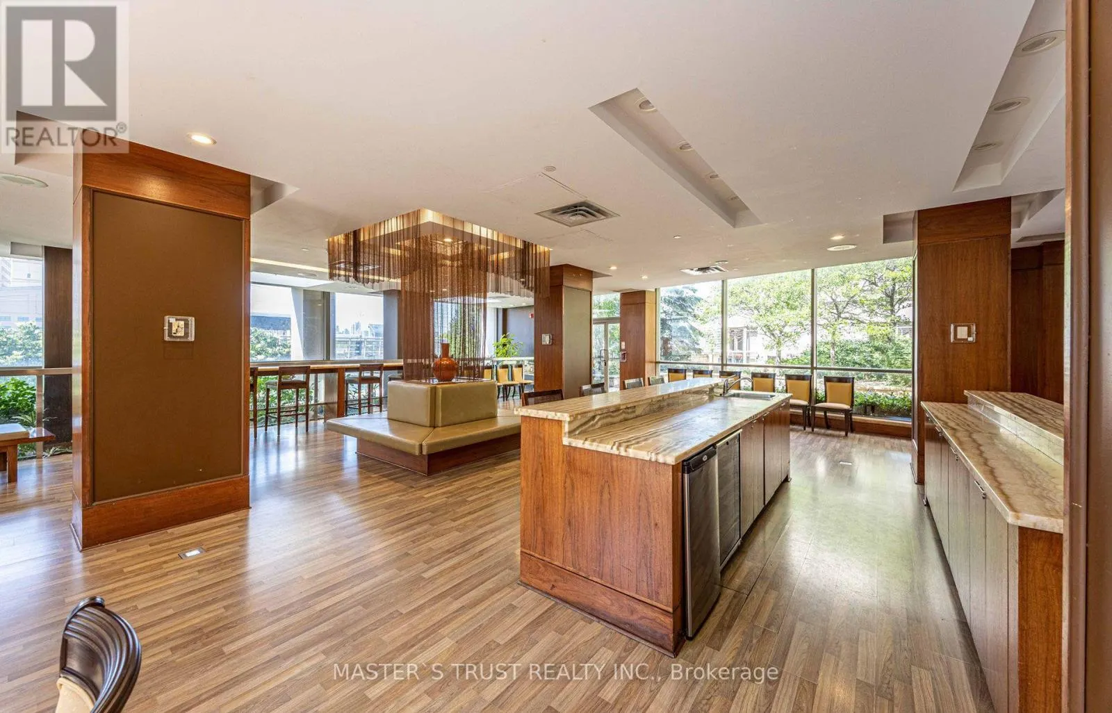 GPH10 - 3880 DUKE OF YORK BOULEVARD