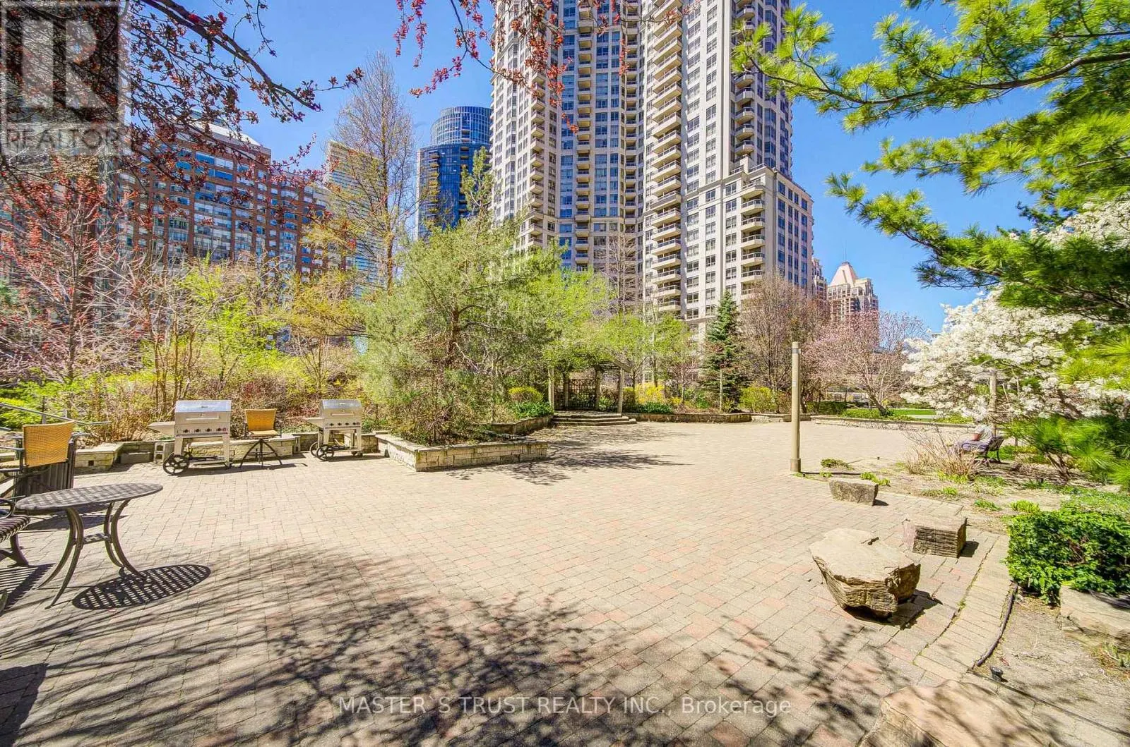 GPH10 - 3880 DUKE OF YORK BOULEVARD