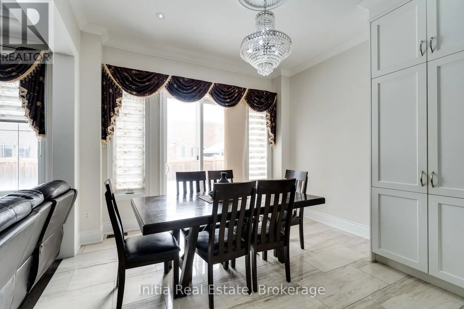12 ERINTOWN CRESCENT S