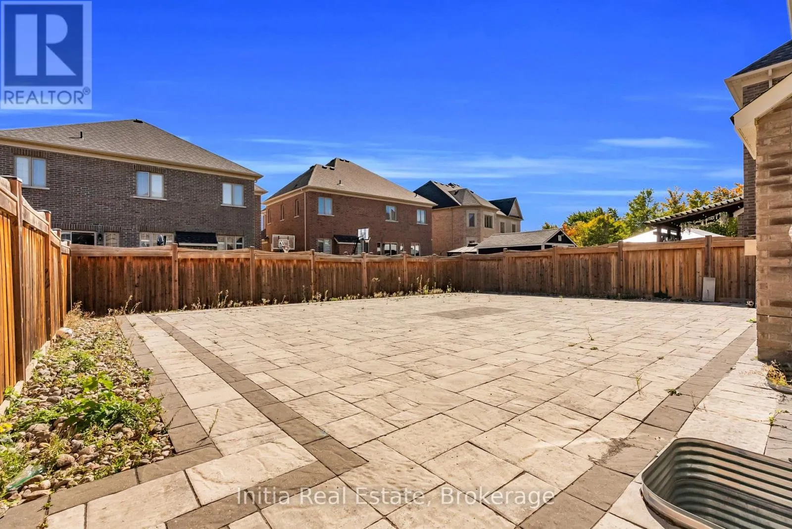 12 ERINTOWN CRESCENT S