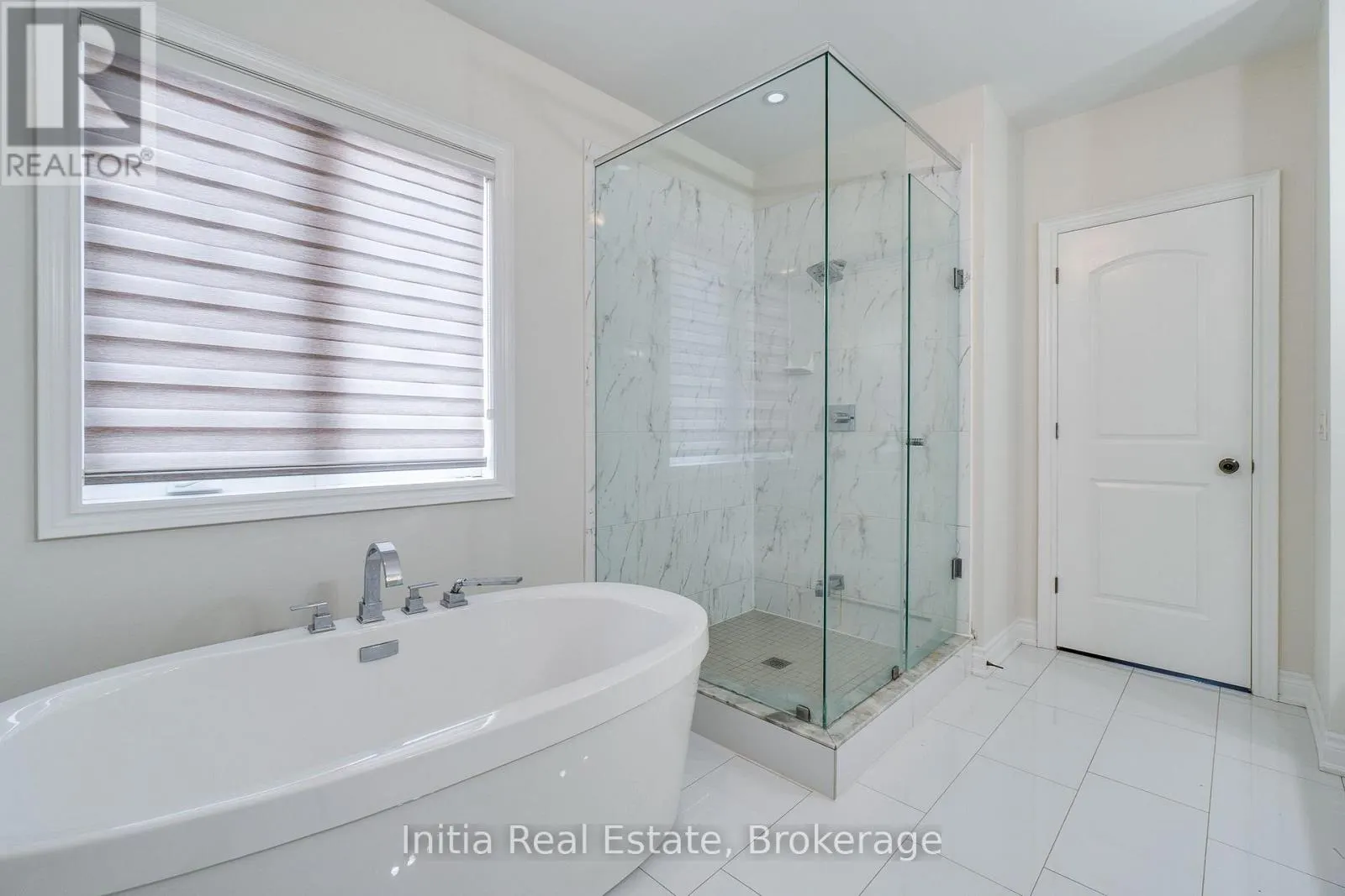 12 ERINTOWN CRESCENT S