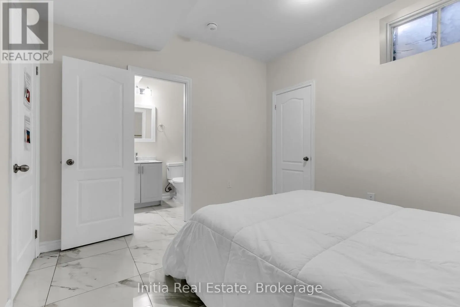 12 ERINTOWN CRESCENT S