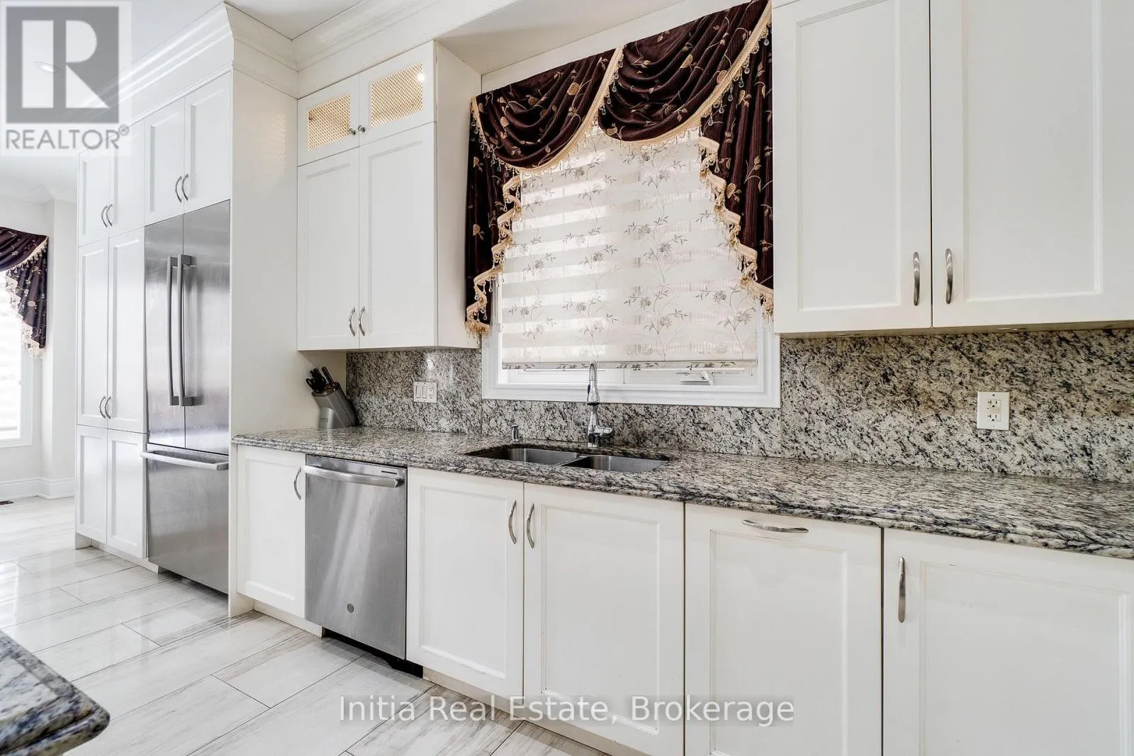 12 ERINTOWN CRESCENT S