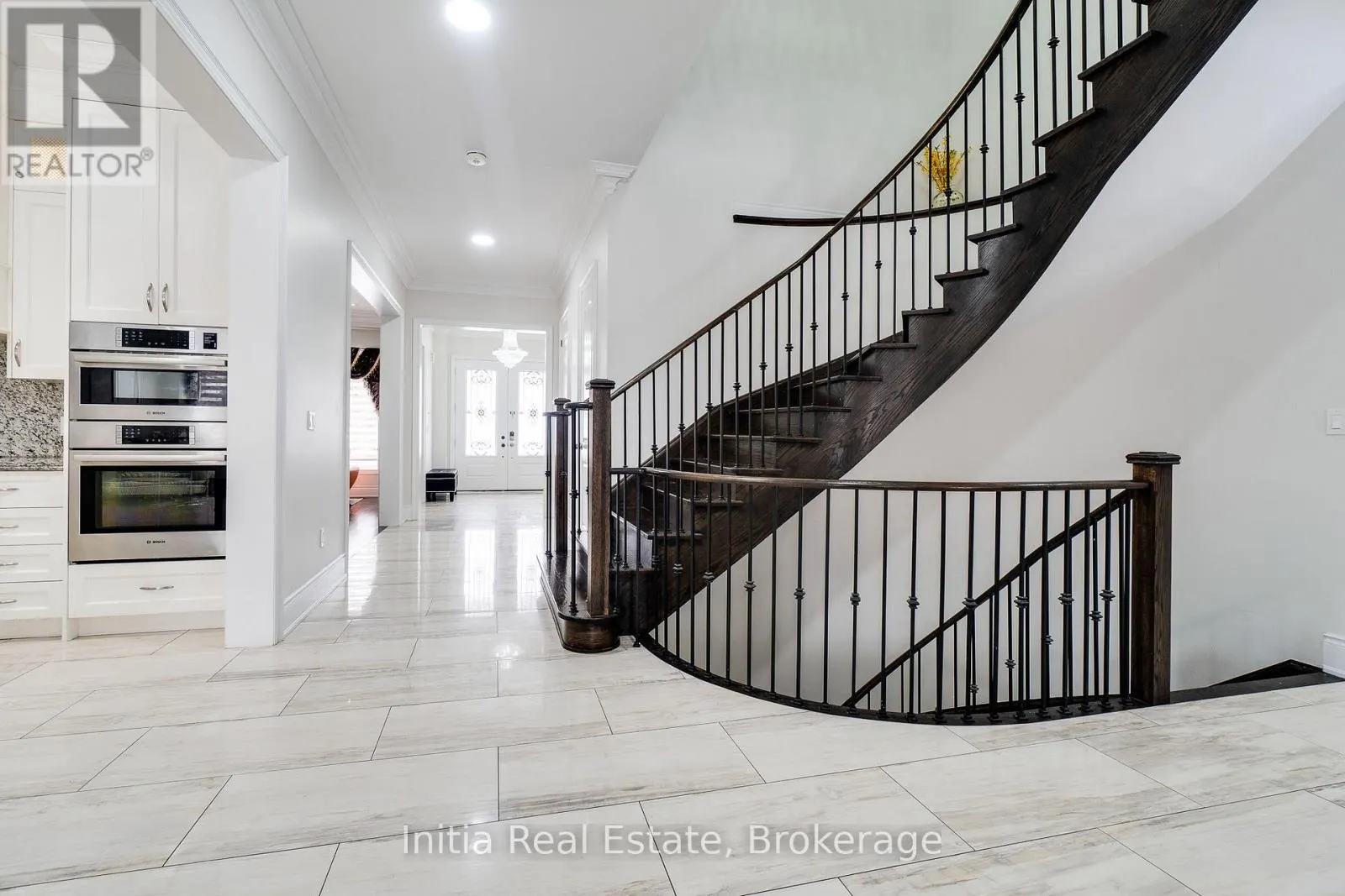12 ERINTOWN CRESCENT S