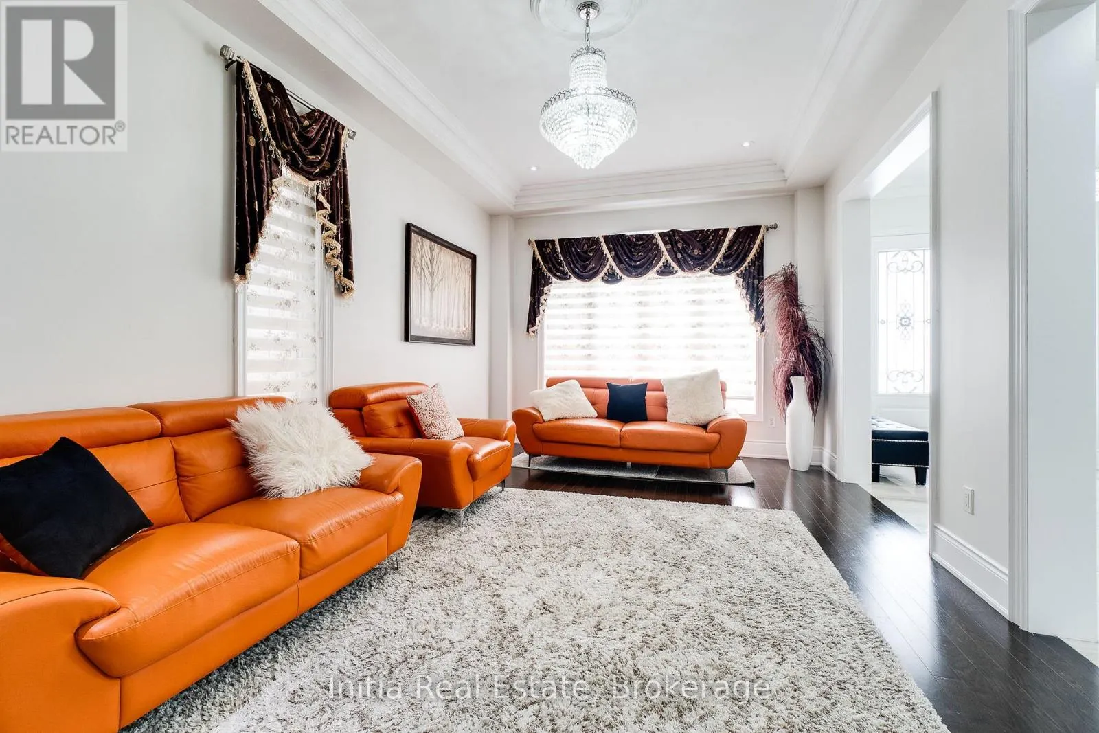 12 ERINTOWN CRESCENT S