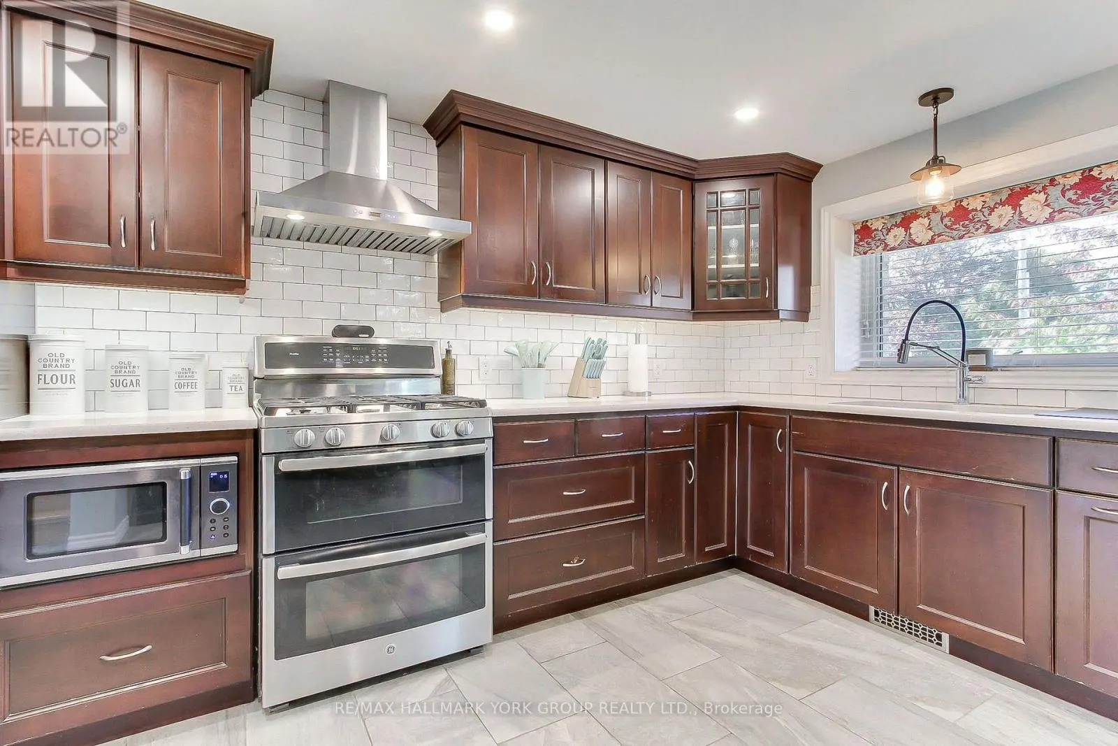 137 CHURCHILL ROAD S