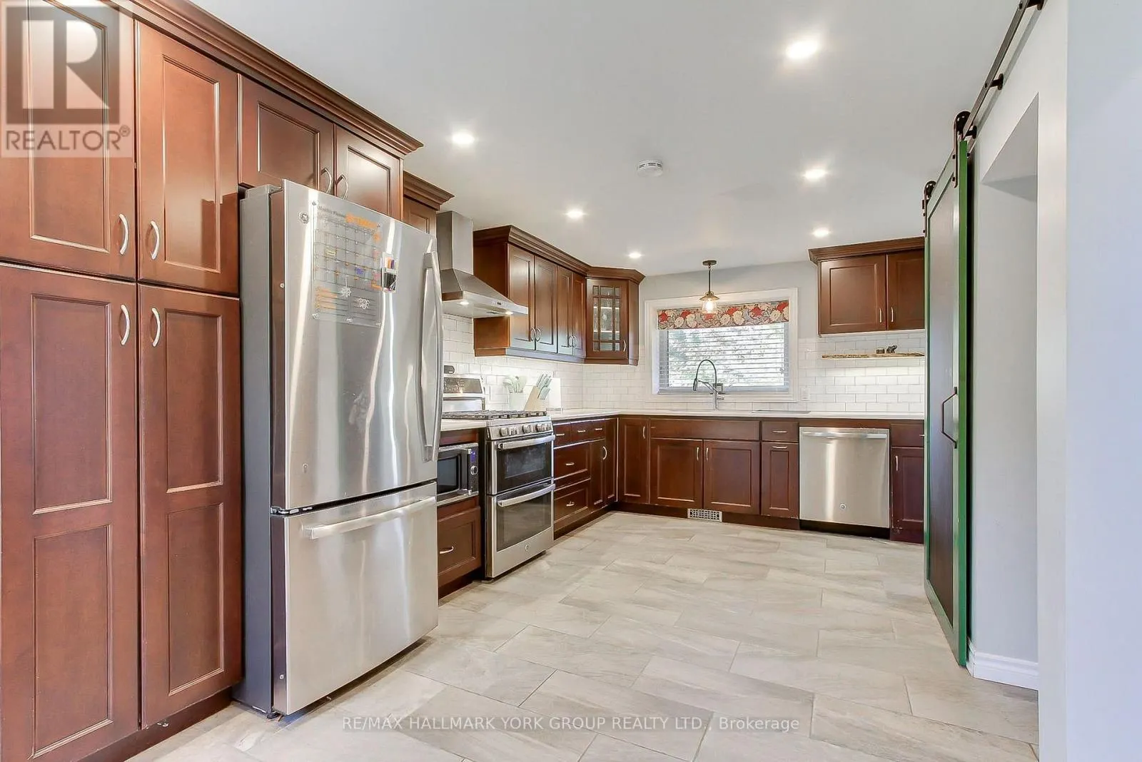 137 CHURCHILL ROAD S
