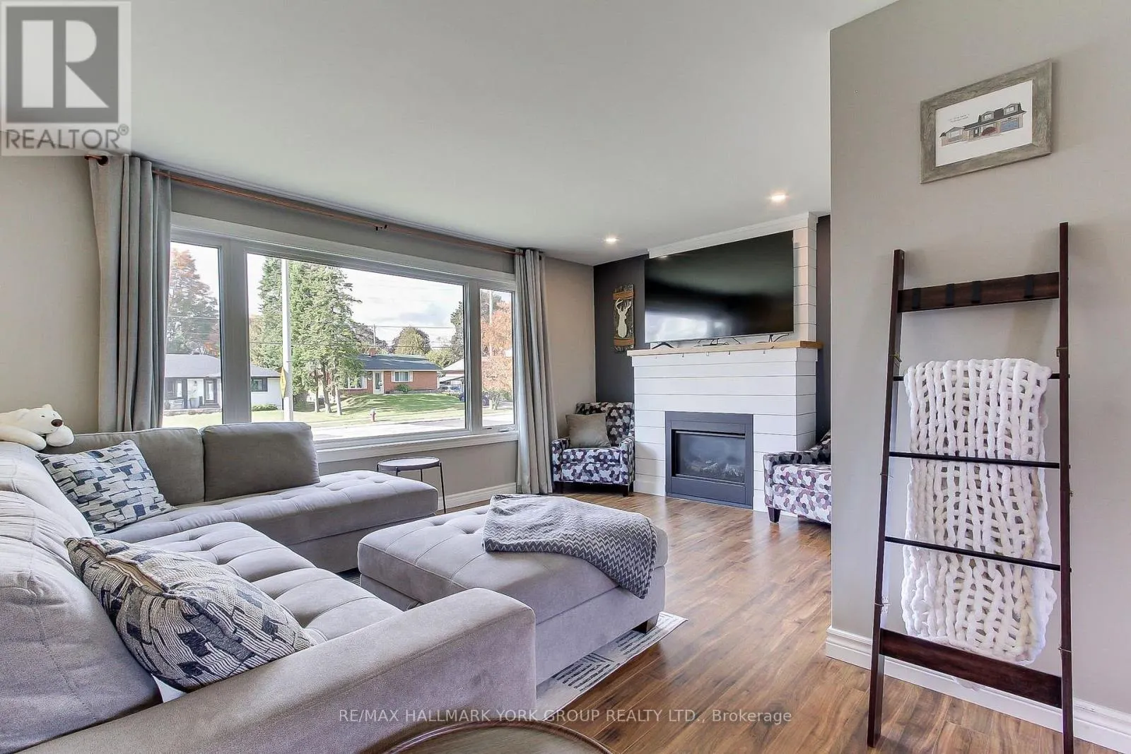 137 CHURCHILL ROAD S