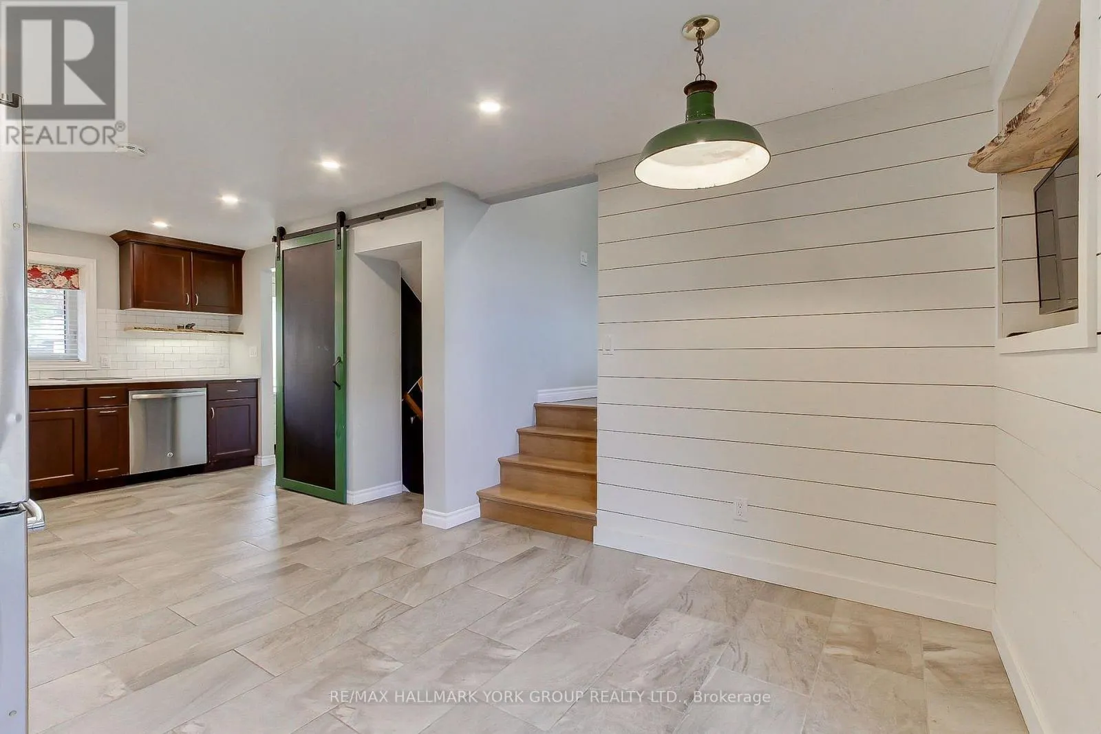 137 CHURCHILL ROAD S