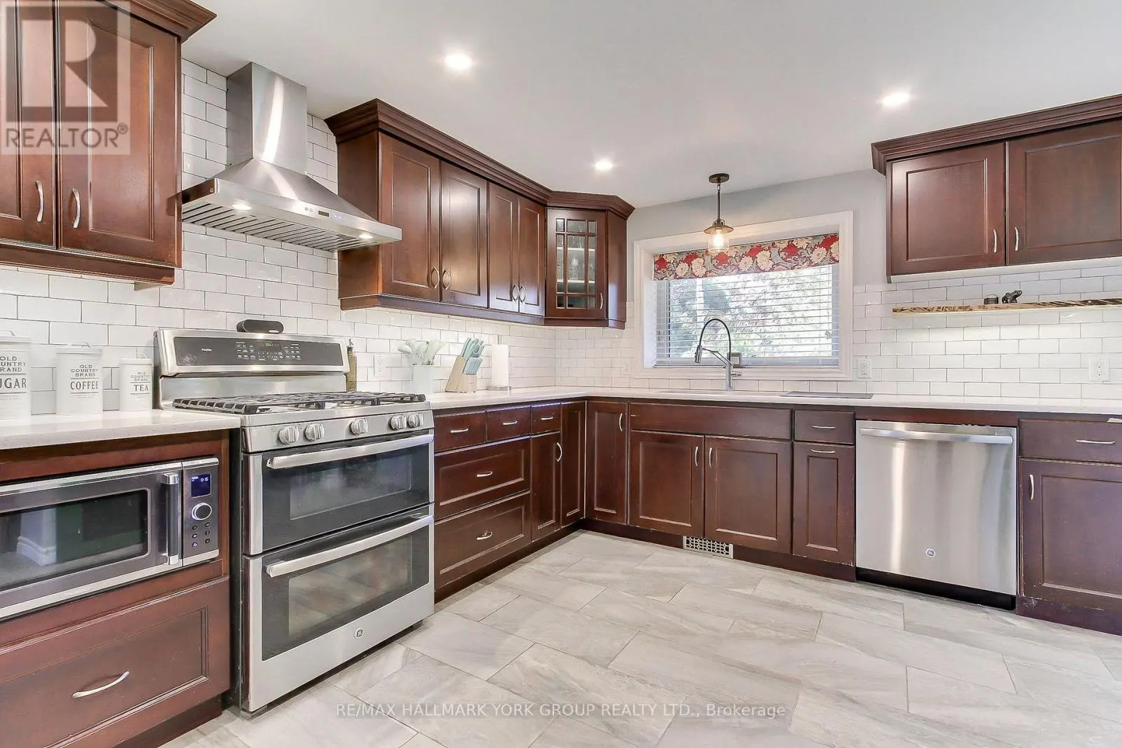 137 CHURCHILL ROAD S