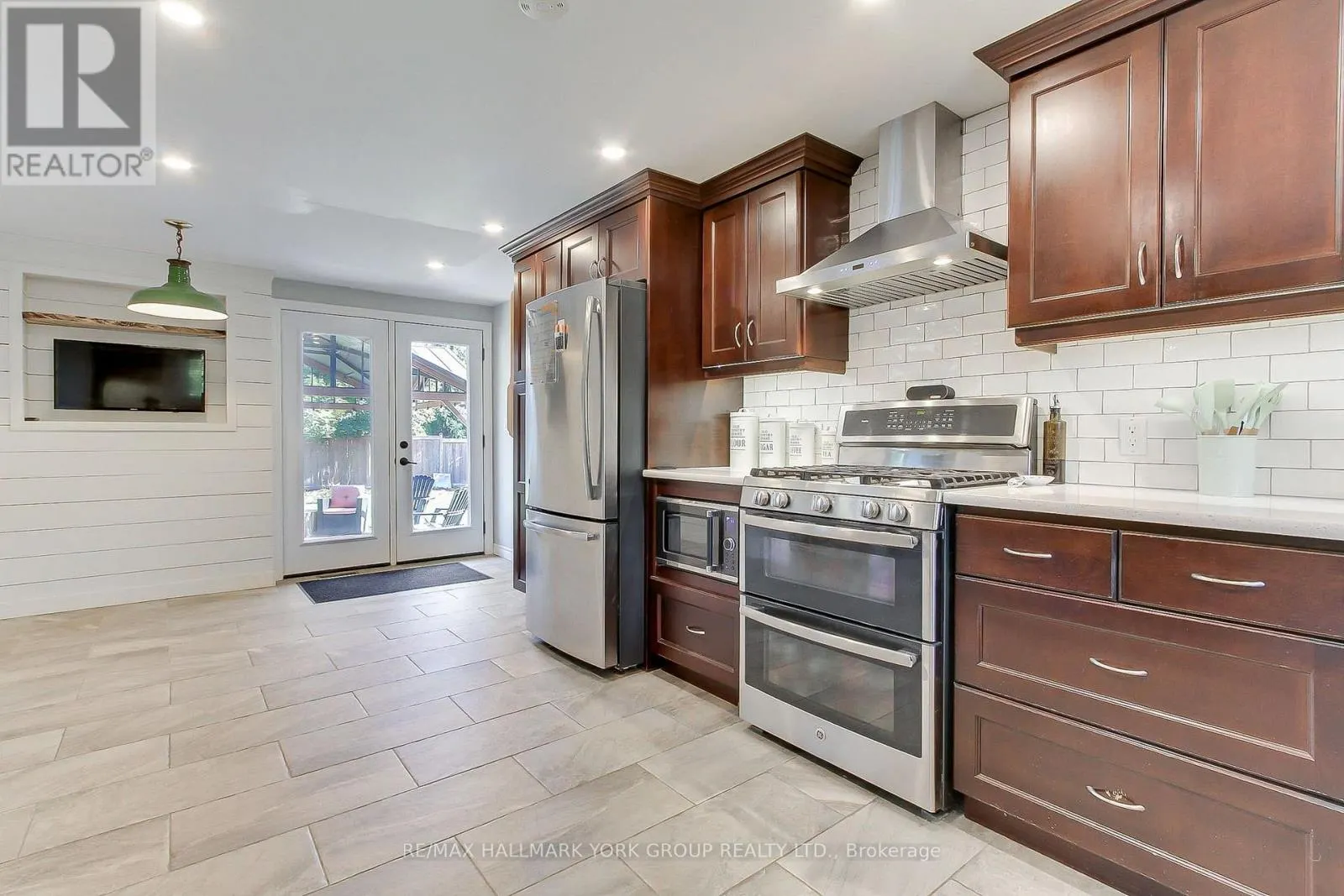 137 CHURCHILL ROAD S