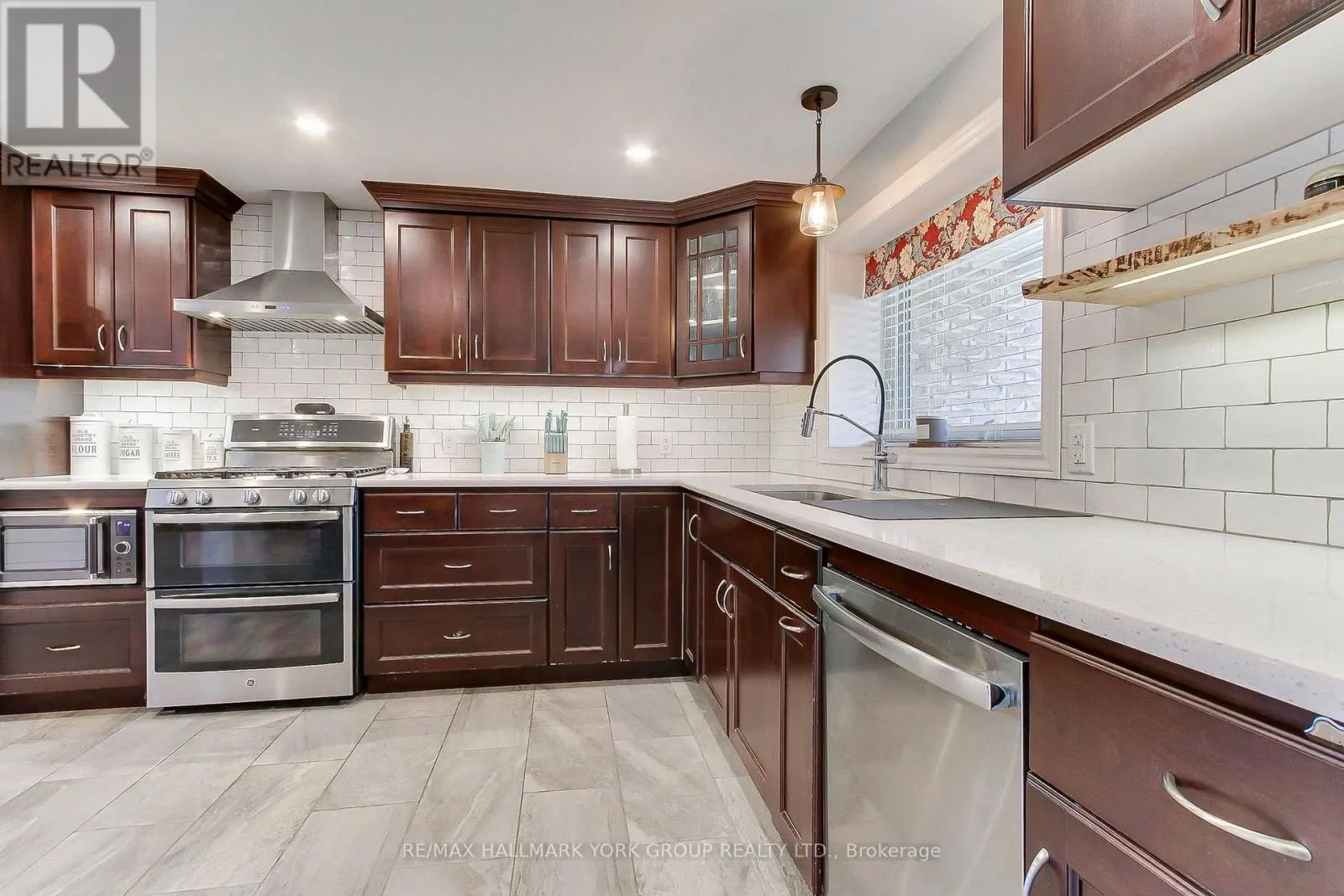 137 CHURCHILL ROAD S