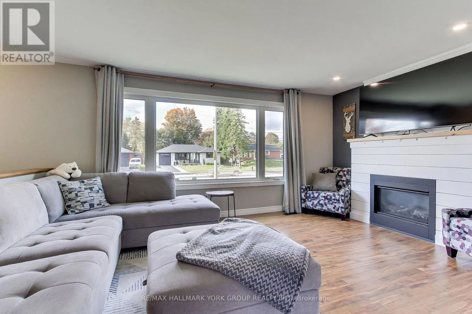137 CHURCHILL ROAD S