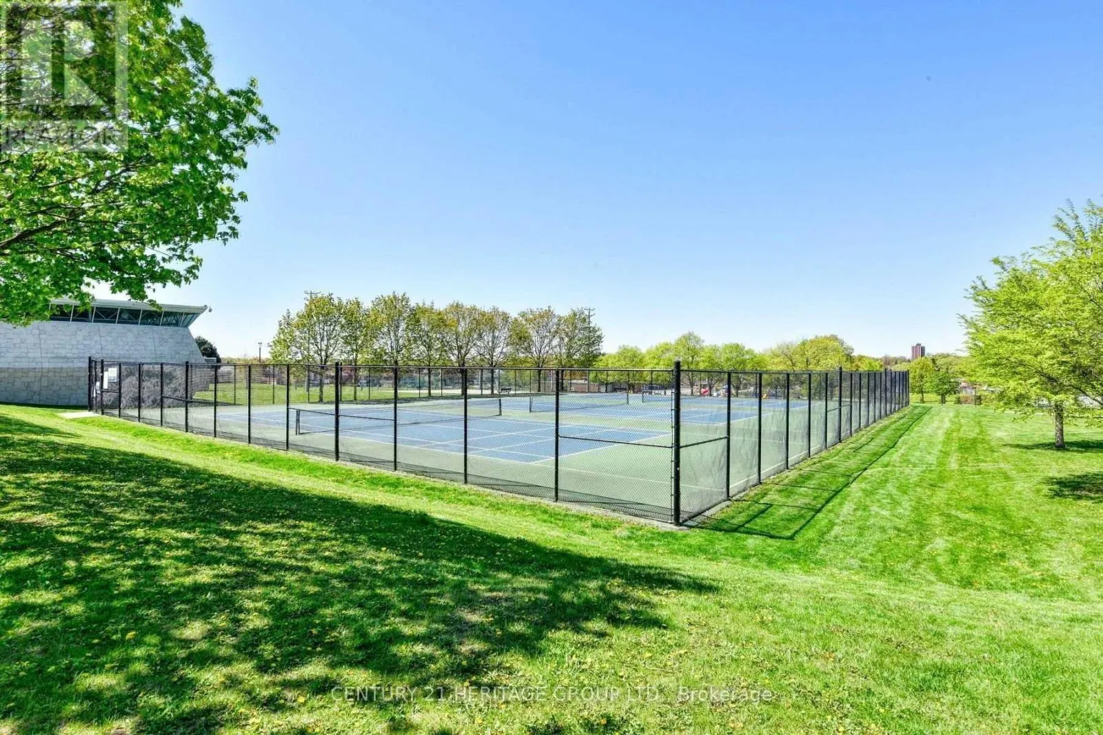 411 - 80 GRANDRAVINE DRIVE