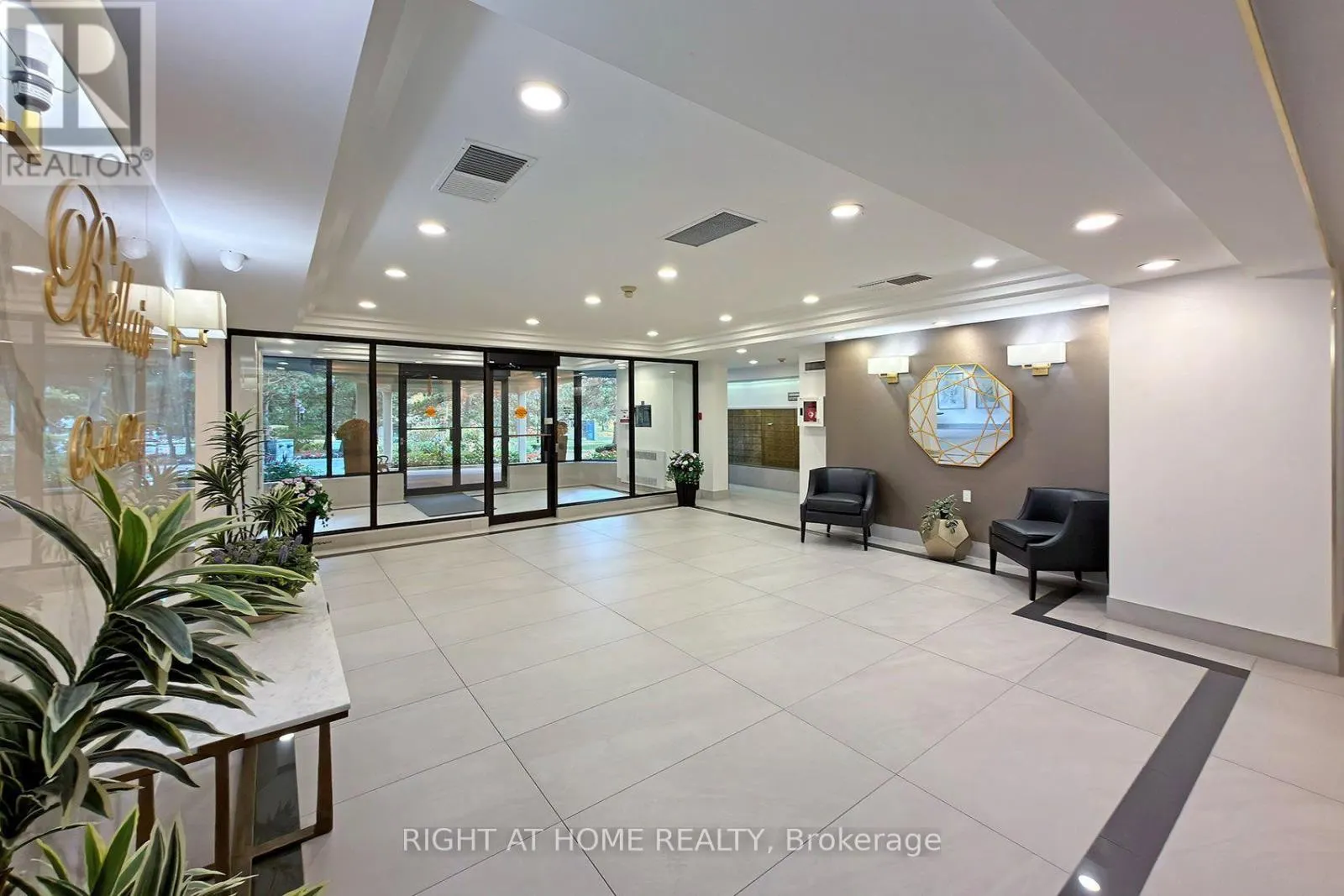 708 - 22 HANOVER ROAD