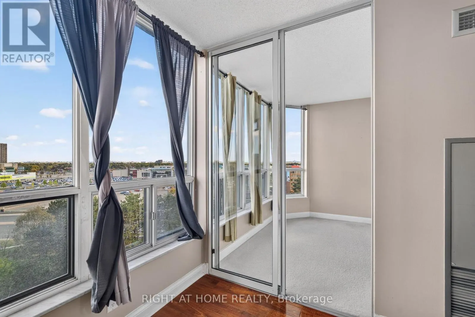 708 - 22 HANOVER ROAD