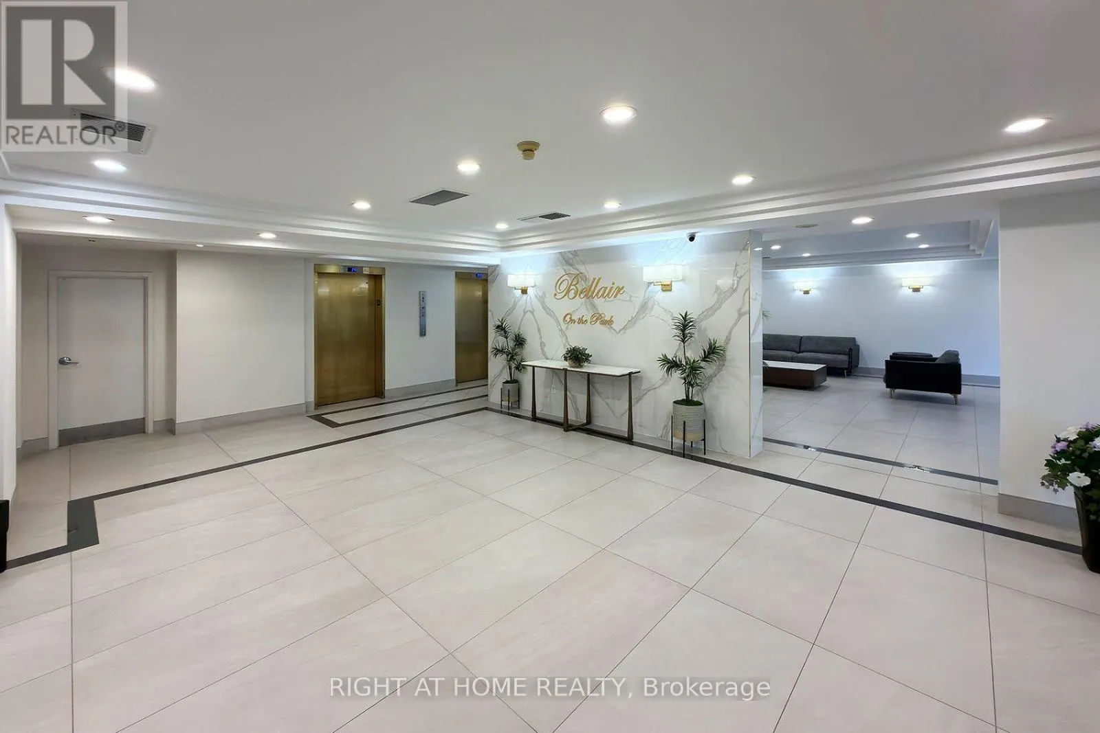708 - 22 HANOVER ROAD
