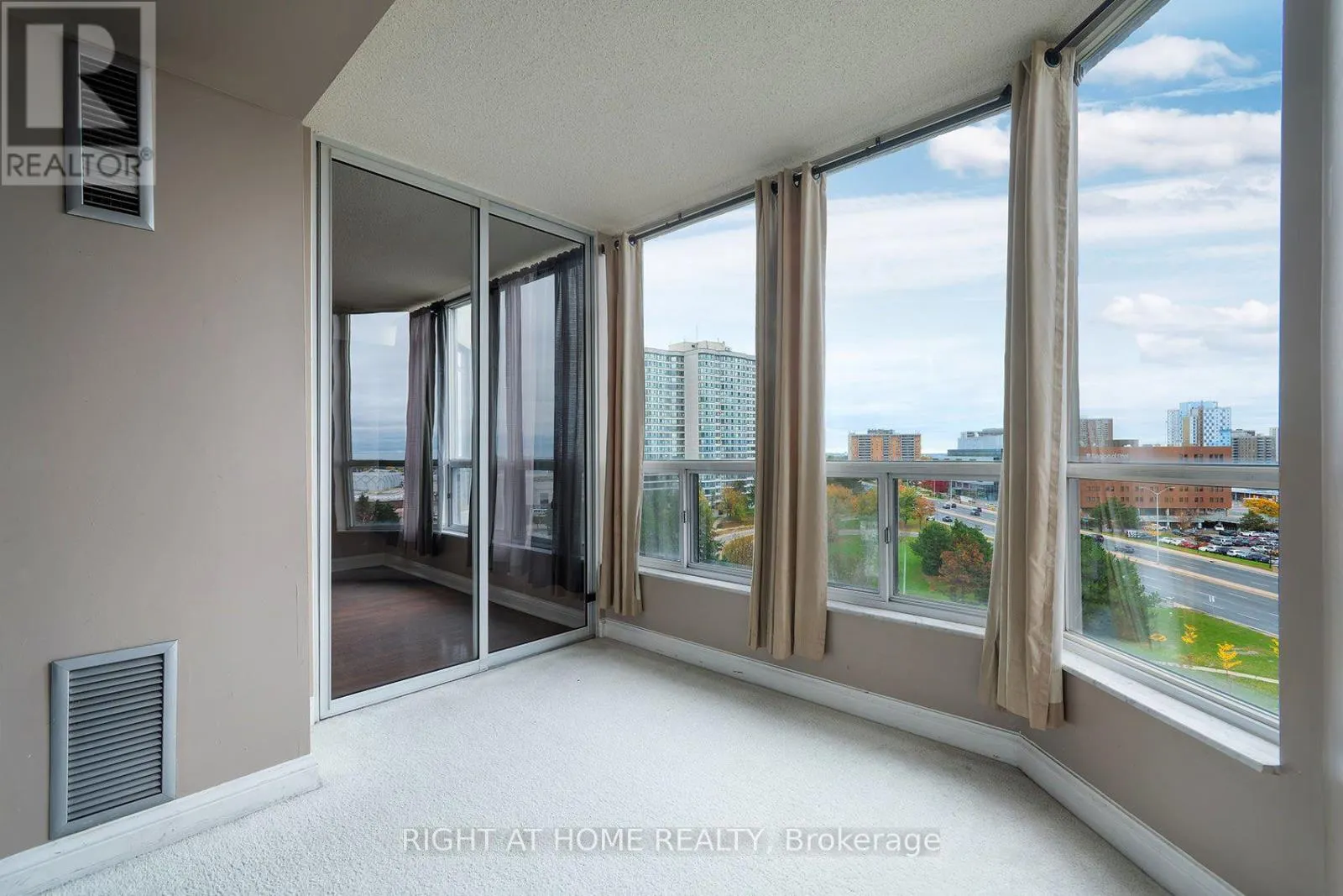 708 - 22 HANOVER ROAD