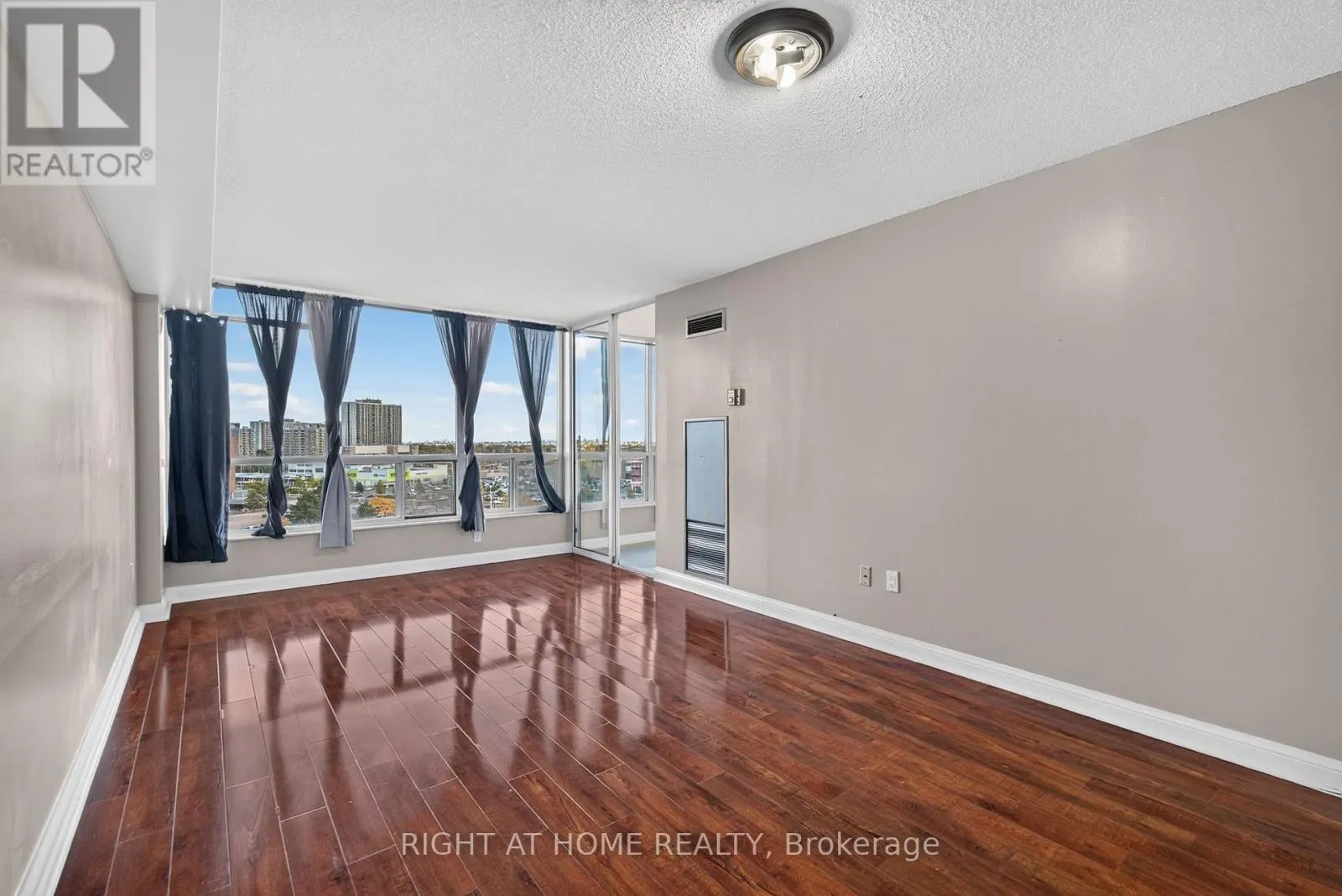 708 - 22 HANOVER ROAD