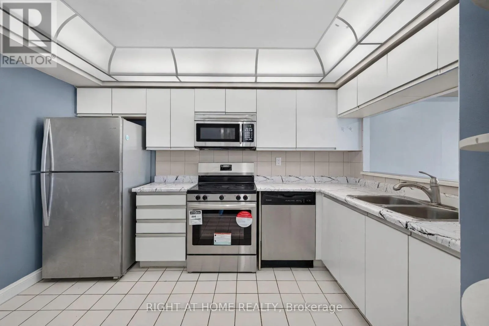 708 - 22 HANOVER ROAD