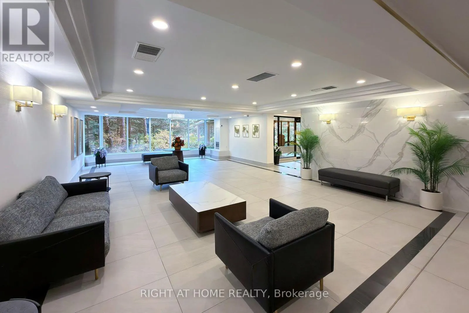 708 - 22 HANOVER ROAD