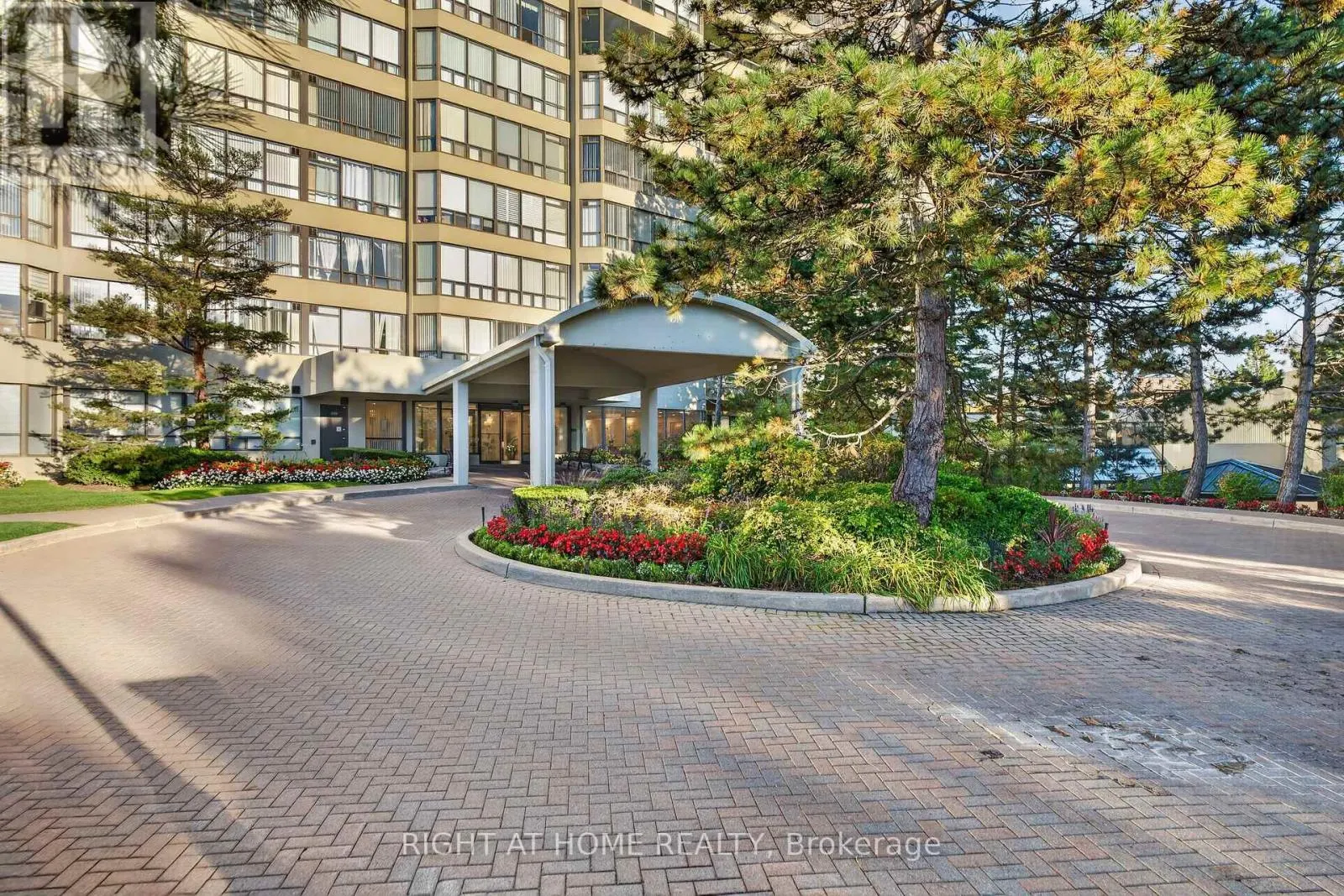 708 - 22 HANOVER ROAD