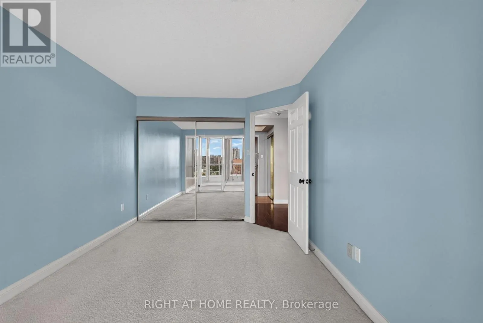 708 - 22 HANOVER ROAD