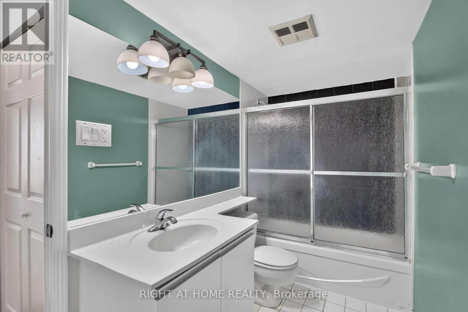 708 - 22 HANOVER ROAD
