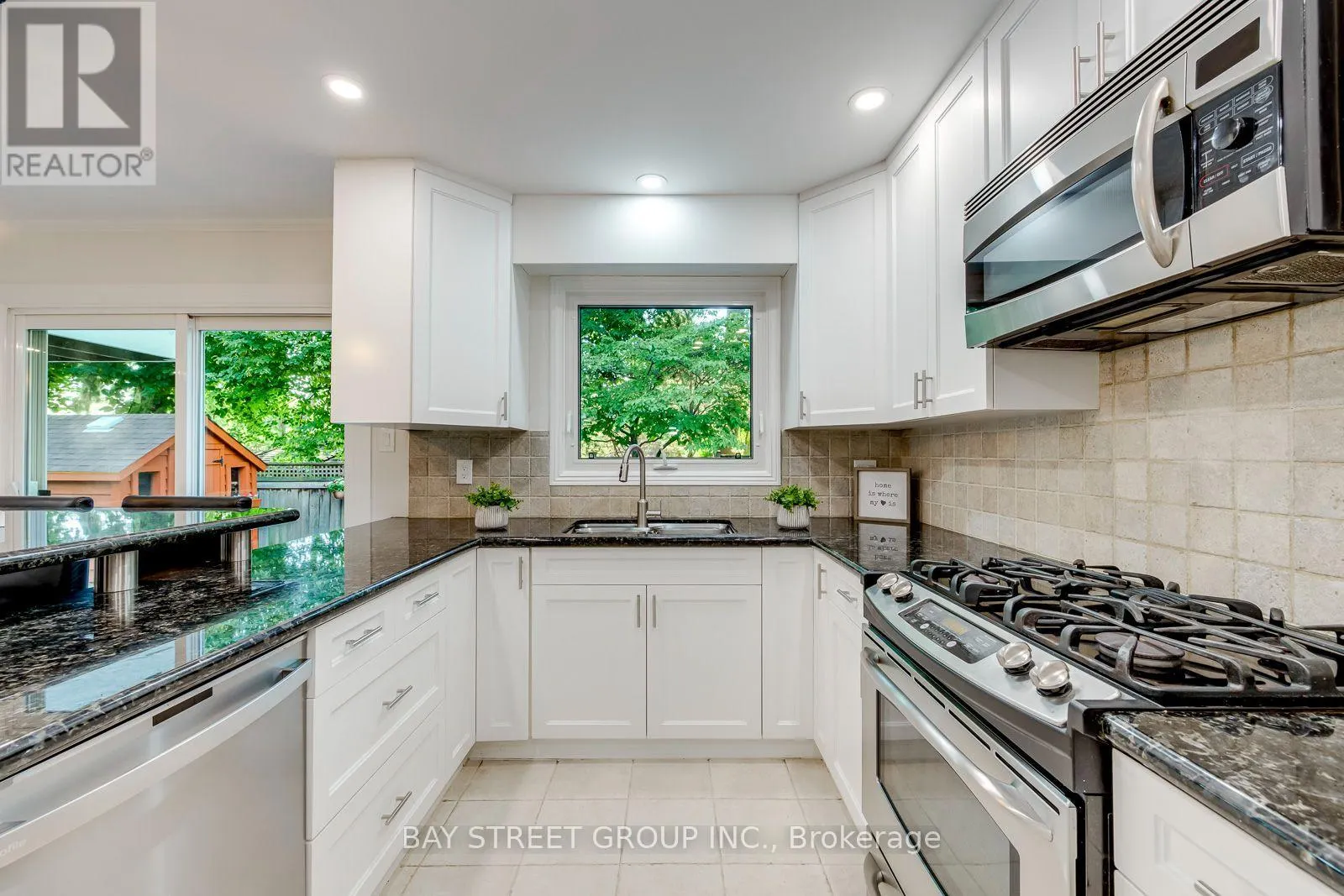 2234 BENNINGTON GATE