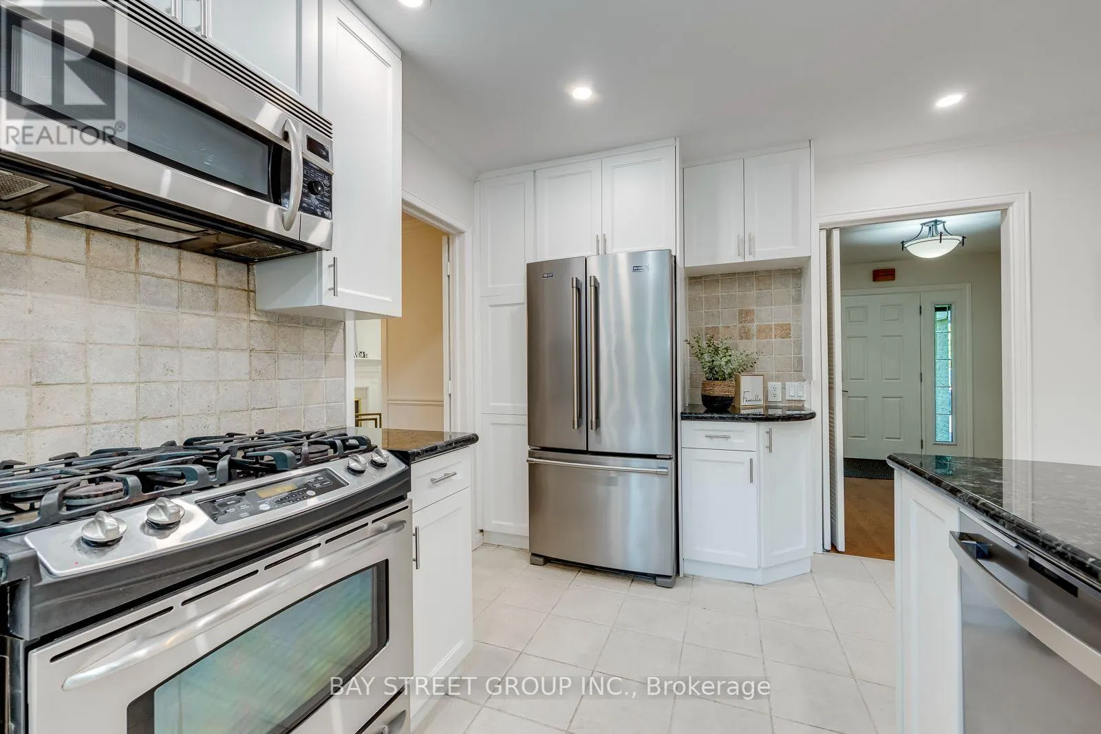 2234 BENNINGTON GATE