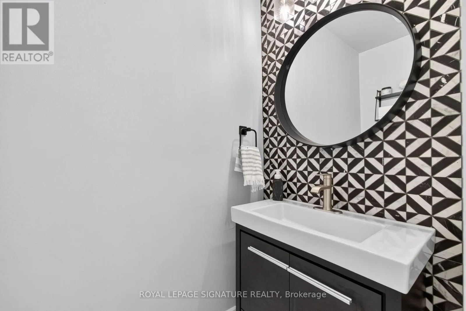2595 CAVENDISH DRIVE