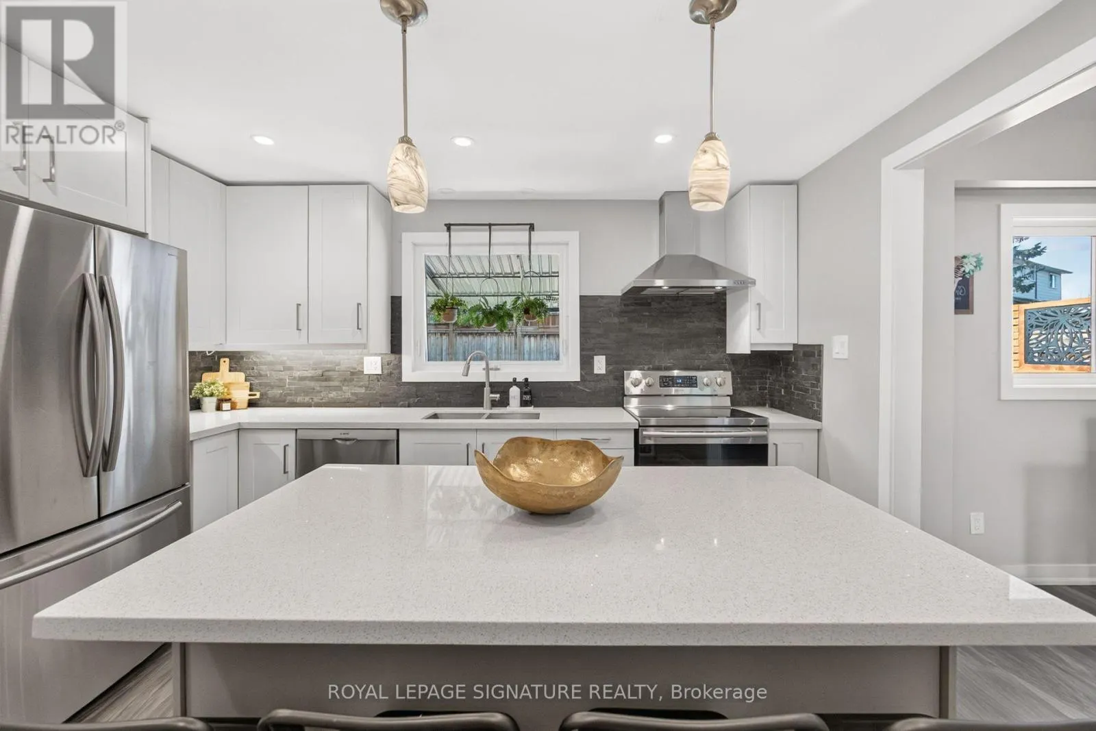 2595 CAVENDISH DRIVE