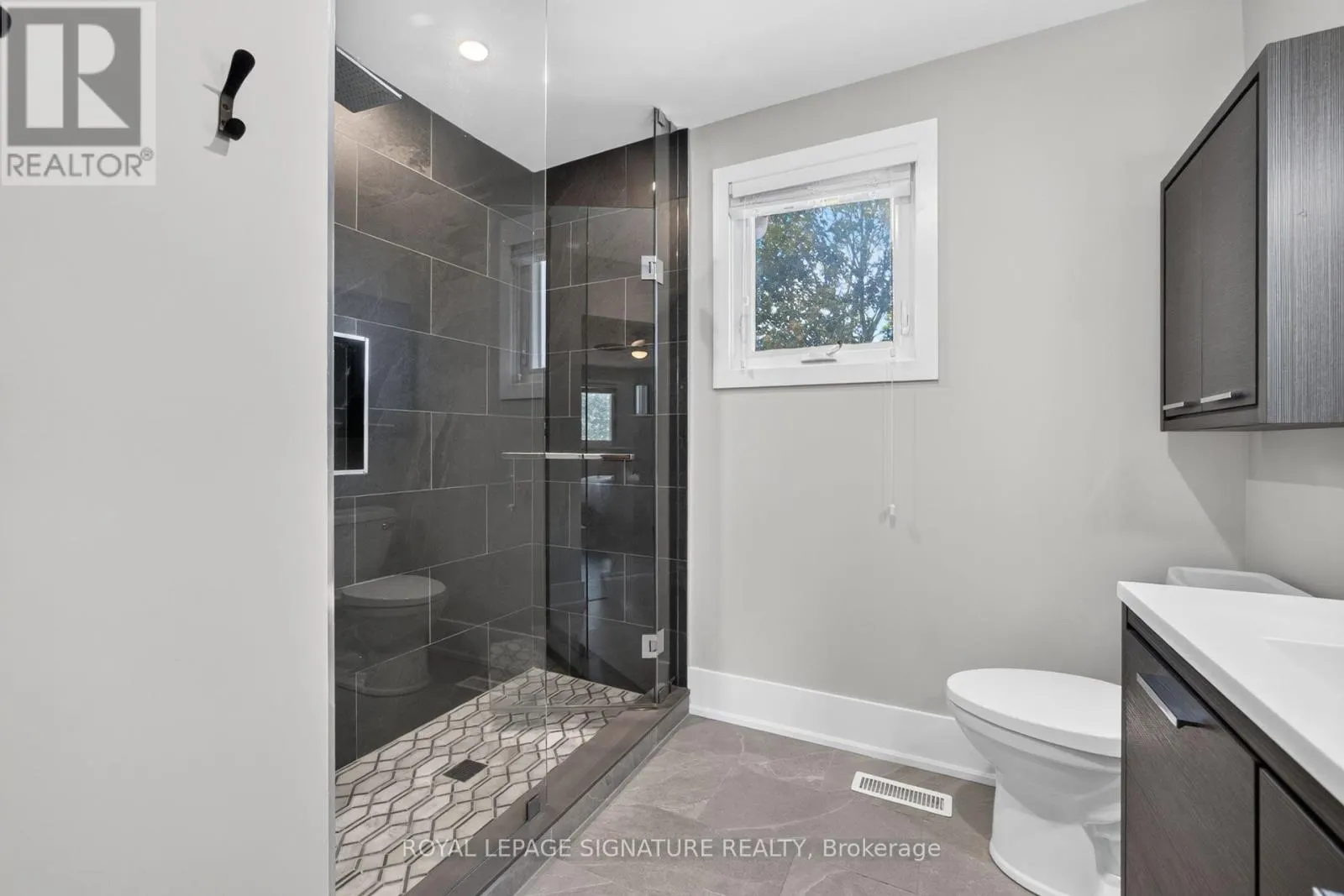 2595 CAVENDISH DRIVE