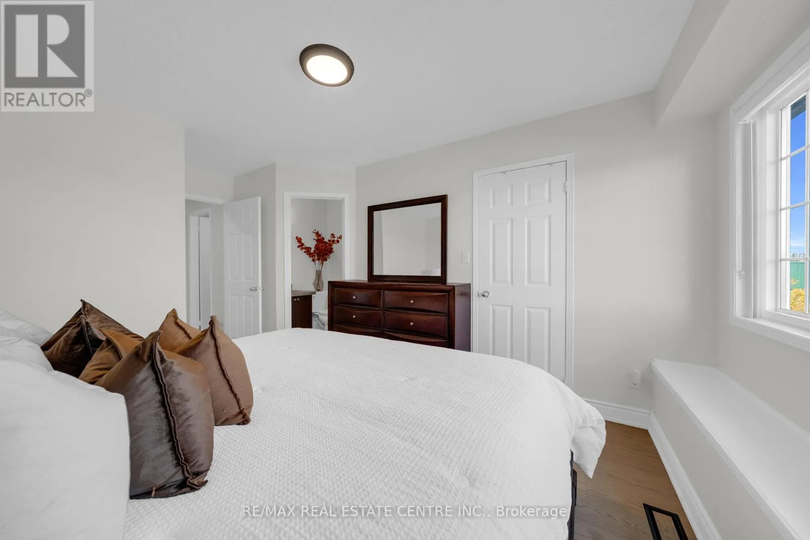 3440 REDPATH CIRCLE