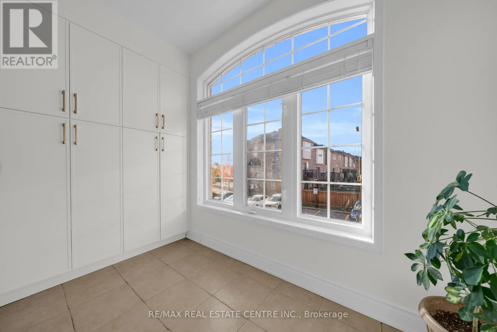 3440 REDPATH CIRCLE