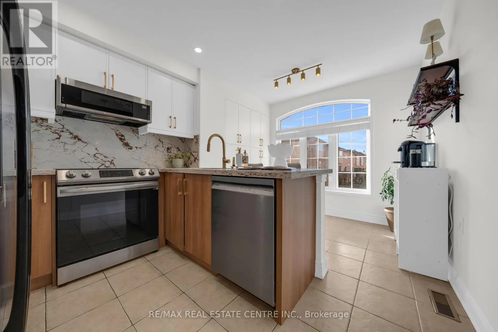 3440 REDPATH CIRCLE