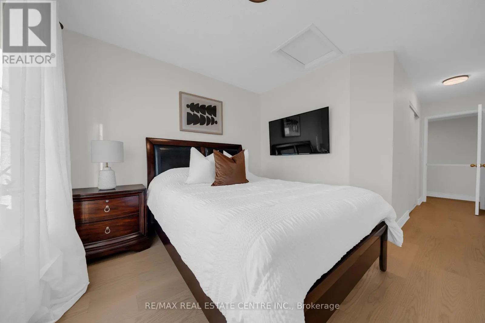 3440 REDPATH CIRCLE