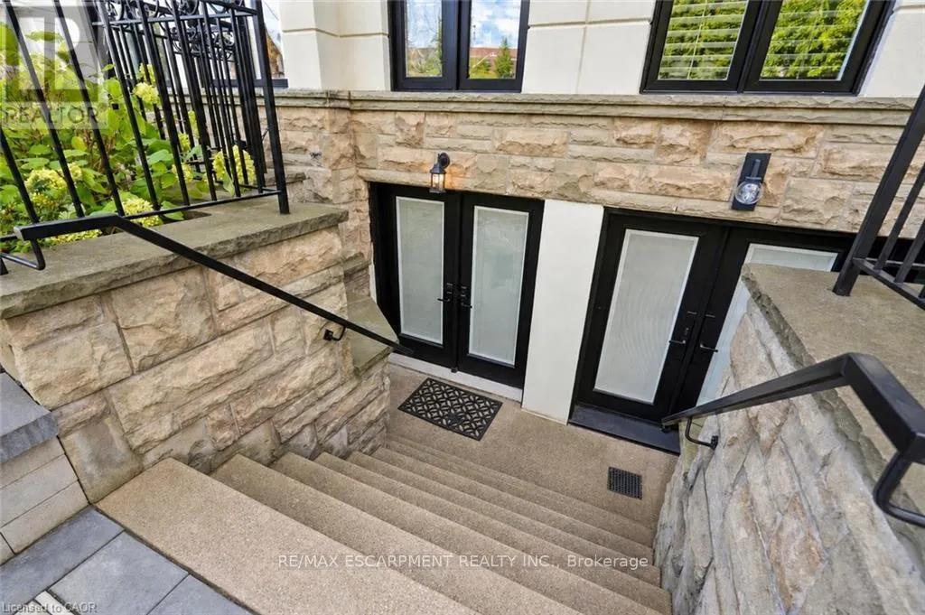 305 RANDALL STREET