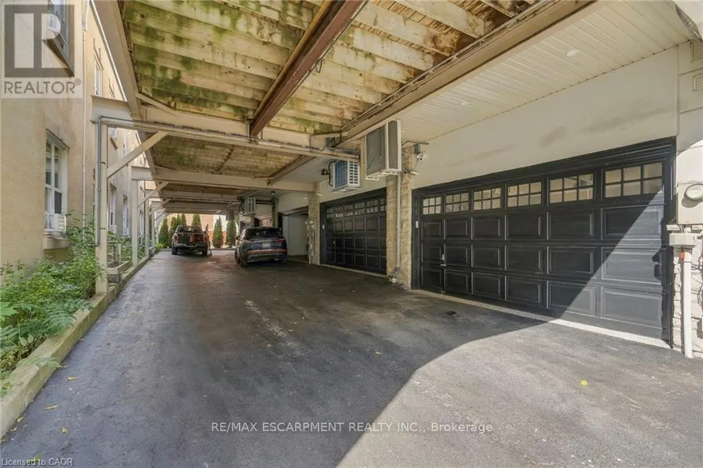 305 RANDALL STREET
