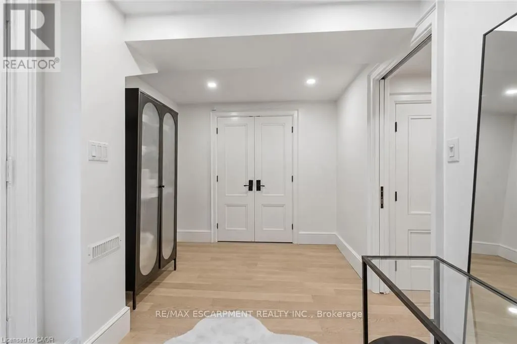 305 RANDALL STREET